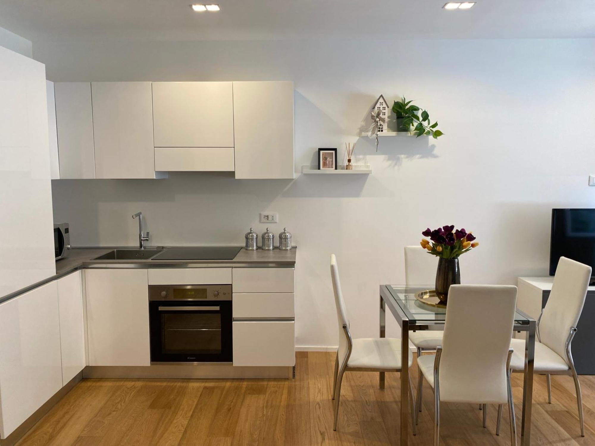 Gramsci 2 - Cozy Apartment Near Sempione Park! ミラノ エクステリア 写真